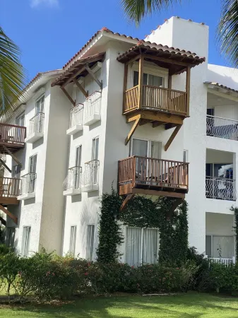 Beautiful apartment with private beach