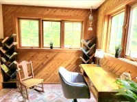 Spacious Pet Friendly Waterfront w/ Hot Tub & Yogo Studio-Sleeps 10! Hotels in Franklin County