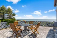 OCEAN/BEACH FRONT, HUGE YARD, SUNSET VIEW