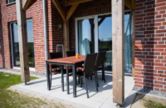 Modern, bright apartment with terrace, directly behind the dike, in the North Sea resort Wremen