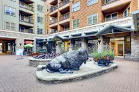 Snow Life - 2bed/2bath Walk to Ski + Pool/Hot Tub