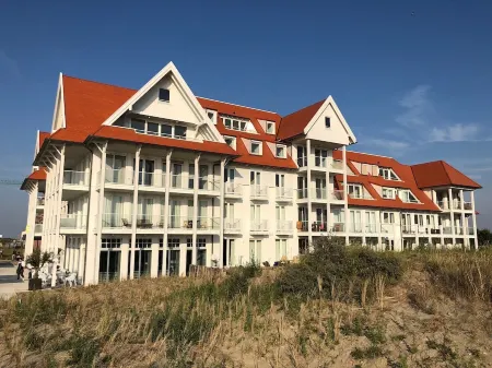 Beautiful penthouse with spectacular sea view and swimming pool Отели в г. Cadzand