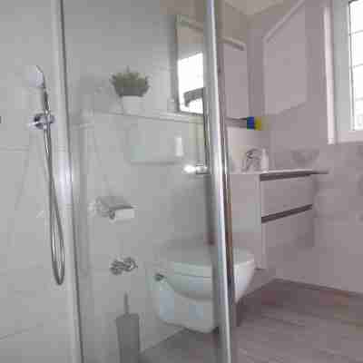 Bungalow with apartment in a quiet location and large pool Rooms