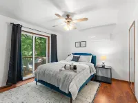 Balcony/Patio/ Separate Fenced Yard + Beach, Park & Downtown+close to Chicago Hotels in Chesterton