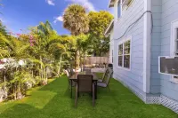 Vintage Coastal Cottage 7bed/3bath