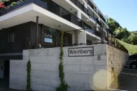Residence Weinberg 8, modern vacation apartment with a little something extra Hotels in Nals