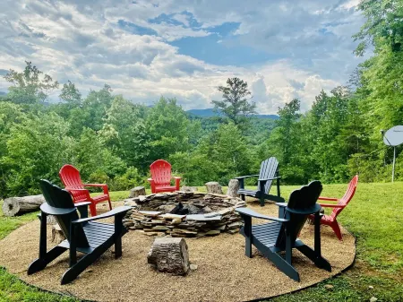 Lake Lure Area Mountain Creek Lodge on 30 acres with private pristine river!