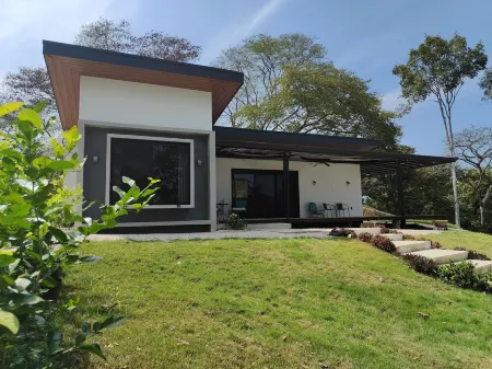 Potrero Hills CR,  10 min away from beautiful beaches! Отели рядом с достопримечательностью «Плайя Потреро, Коста-Рика»