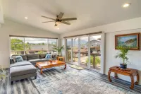 Walk to Beach: Koloa Getaway w/ Ocean Views - Parkering