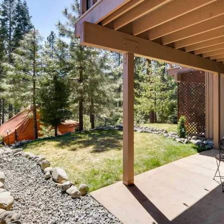 Updated Lake Almanor Retreat w/ Patio & Grill!