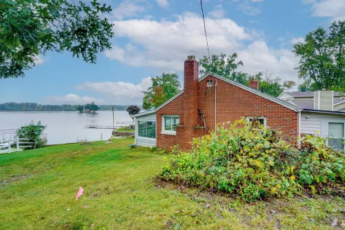 Webster Lake Home w/ Patio ~ 3 Mi to Town! - 2-Star