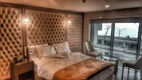 Nana Hotel - parking