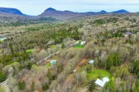 2 Mi to Lake Willoughby: Peaceful Log Cabin! - Hot Tub