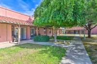 Tranquil Eloy Apartment w/ Oasis Courtyard! -  Ferienwohnungen