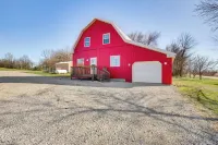'red Barn Getaway' Chillicothe Countryside Home