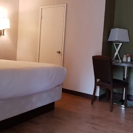 Holiday Motel & RV Resort