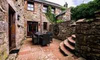 Waltons Close Hotels in Dacre