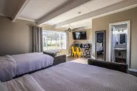 Beachfront Inn Hotels in Baileys Harbor