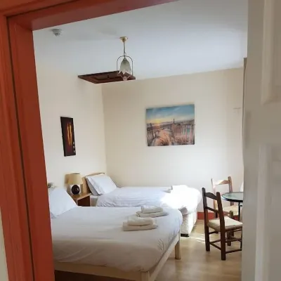 Myles Creek Hotels in Донбег