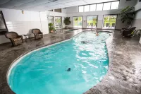 Hotel Bromont - Kolam Renang