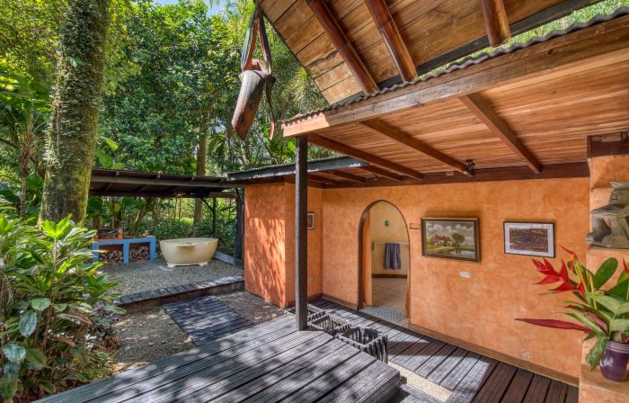 Tree House Lodge