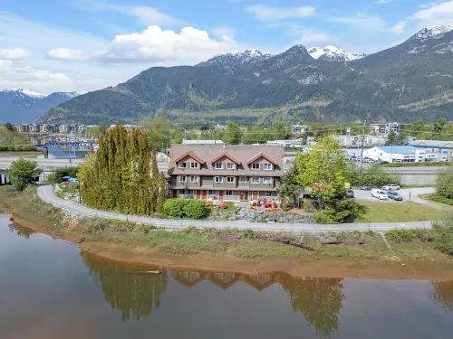 Squamish Adventure Inn