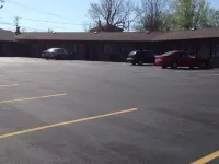 Stadium View Inn - parking