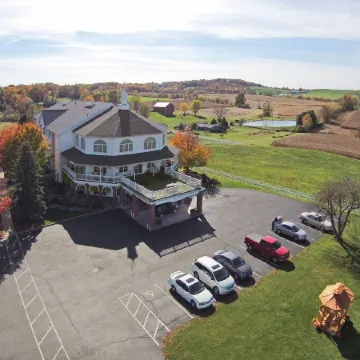 Inn at Amish Door