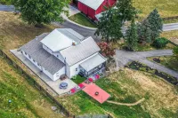 Meet Country Animals! Farmyard Stays Dundee Home Hotels in Wayne Township