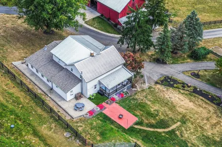 Farmyard Stays Dundee Home Near Hiking