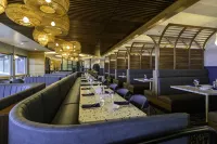 Hallmark Resort - Newport - parking