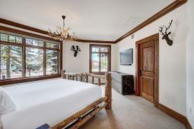 Ski-in Ski-Out 1 BdrDen in Exclusive Horizon Pass