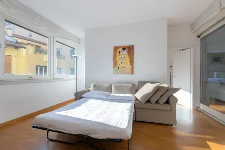 Joivy Welcoming Flats by Lake Como