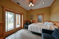Osprey Lake Cabin 4 Bedroom Home by RedAwning