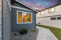 New Modern Townhome- downtown Coeur d'Alene-minutes to waterfront, dining, shops 쿠티나이 카운티 호텔