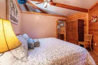 Sugar Shack Yurt Romantic and cozy!