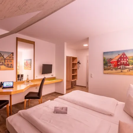 Zur Post Kümmersbruck Hotel & Tiny Houses