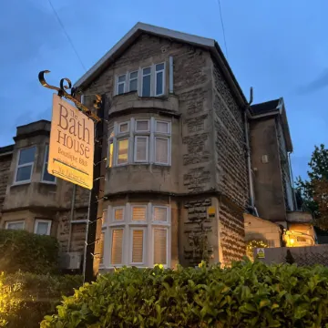 The Bath House Boutique B&B - in-Room Breakfast - Free Parking