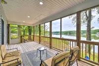 Relaxing Riverfront Cottage w/ Boat Dock! - 3-stjärniga