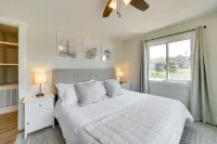 Modern Del Rey Oaks Retreat: 2 Mi to Monterey Bay! Hotels in Carmel Valley