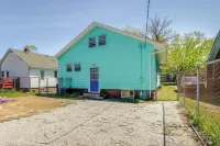 Cozy Indiana Getaway Near Washington Park Zoo!