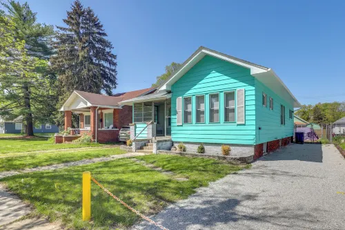 Cozy Indiana Getaway Near Washington Park Zoo!