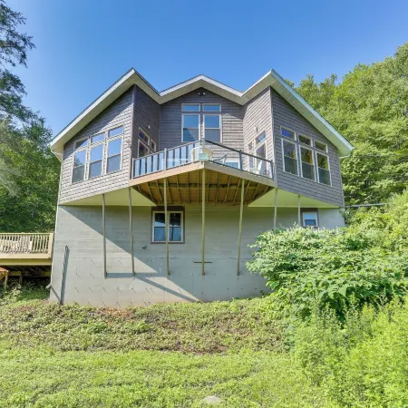 Pet-Friendly Hancock Home on the Delaware River!