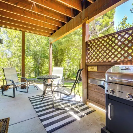 Boulders Truckee Condo Near Donner Lake + Skiing!