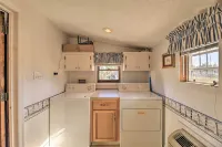 'Cozy Cottage' w/ Shared Dock on Dawson Creek