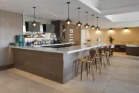 โรงแรมดับเบิลทรีบายฮิลตัน กัลเวสตันบีช - ที่มีบาร์