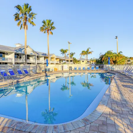 Walk to Beach & Marina! Ruskin Resort Retreat