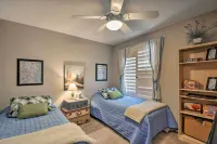 Golf, Hike & Suntan: Mesa Family Home w/ Yard - Homestays