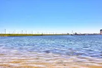 Fantasy Oaks Lodge 4 Bedroom Home by RedAwning Hotels in Aransas Pass