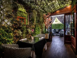 Beverly Hills Plaza Hotel & Spa